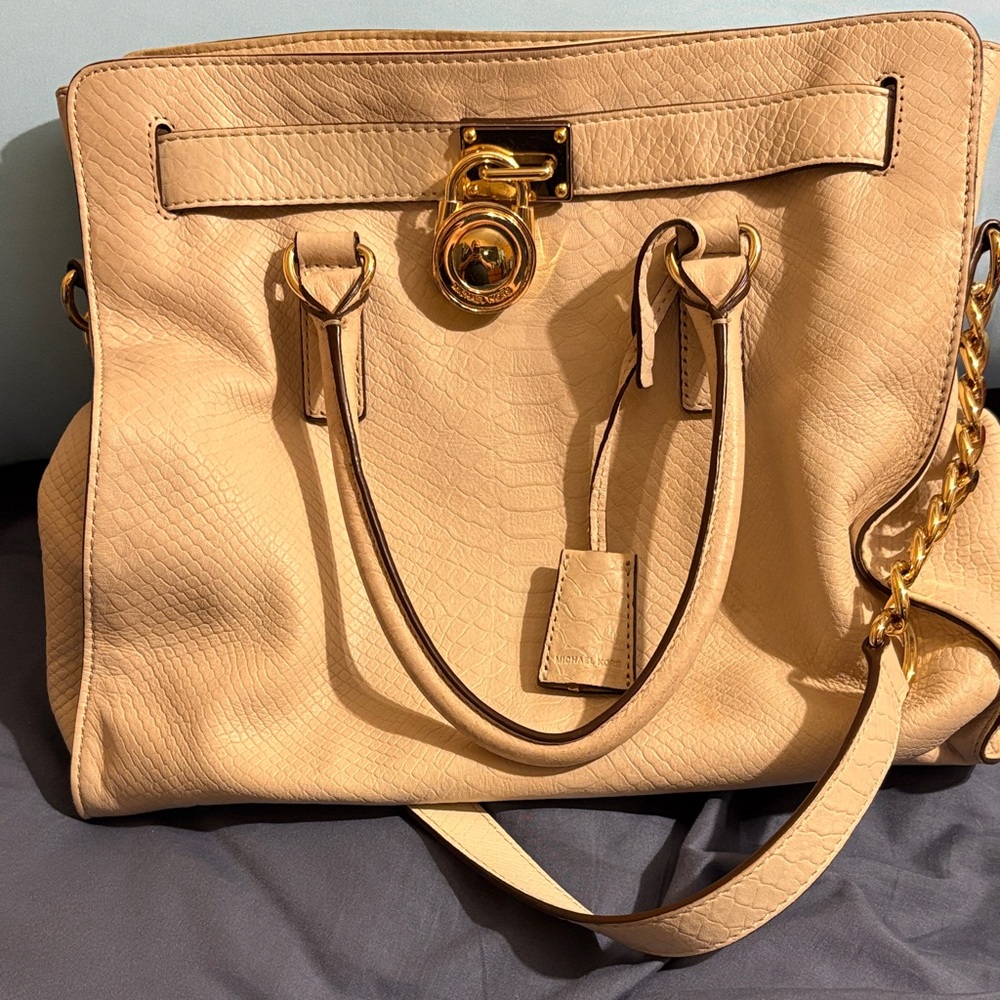 Michael Kors Elegant Tan Saffiano Leather Handbag